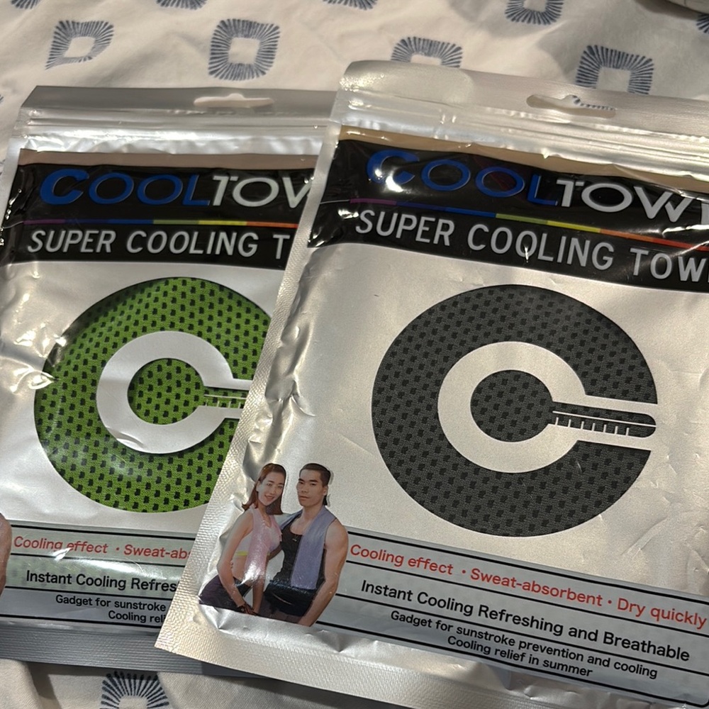 COOL TOW Super Cooling Towels - Green and Black
